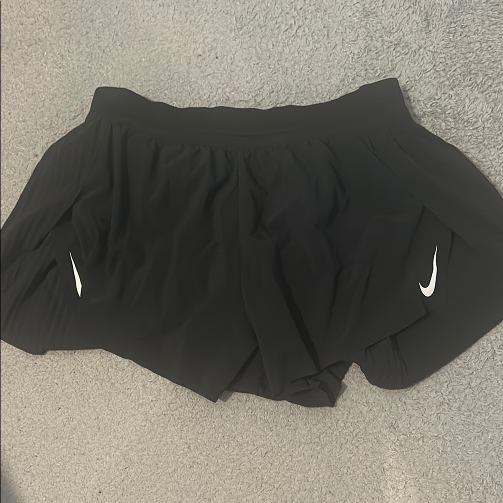 Nike Black Athletic Shorts Lightweight Breathable Design